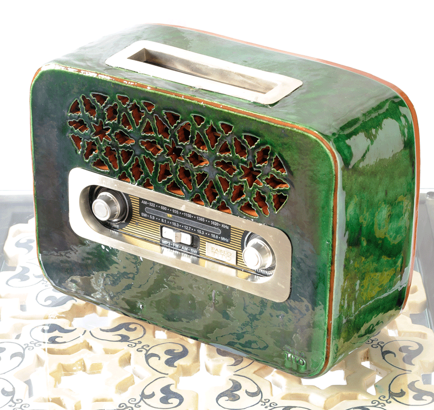 Radio con carcasa de alfarería