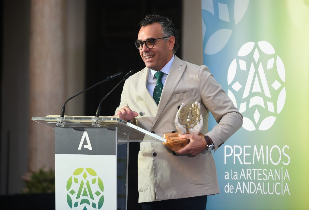 Pablo TITO, agradece el Premio Andaluz de Artesanía.