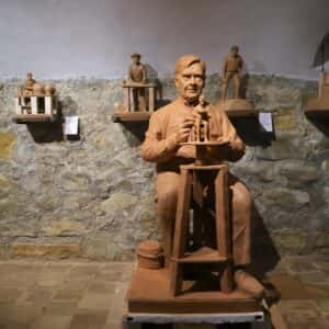 Escultura a Paco TITO